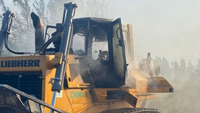 İzmir’de yangına müdahale eden dozer yandı