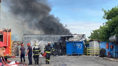 Geri dönüşüm fabrikasında yangın paniği!