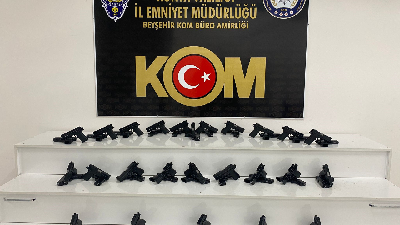 Konya'da çok sayıda ruhsatsız tabanca ele geçirildi