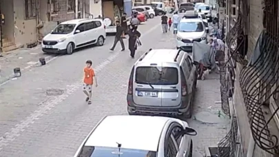 Yolda yürürken telefonu çalındı