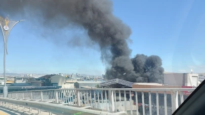 Atık kağıt geri dönüşüm tesisinde yangın