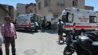 Motosiklet ile araç çarpıştı: 2 yaralı