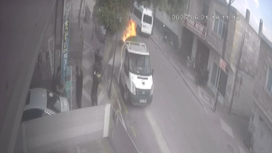Hem jeneratör hem de tamirci alev aldı