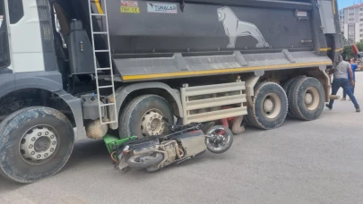 Kamyon ile motosiklet çarpıştı: 1 yaralı