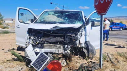Minibüs ile ticari araç çarpıştı: 6 yaralı!