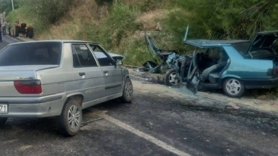 Aydın'da otomobiller kafa kafaya çarpıştı! 3 yaralı