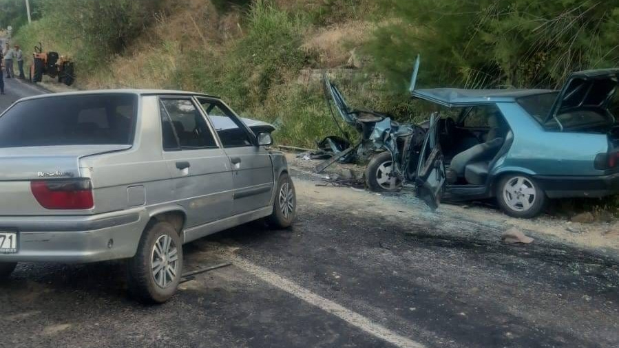 Aydın'da otomobiller kafa kafaya çarpıştı! 3 yaralı