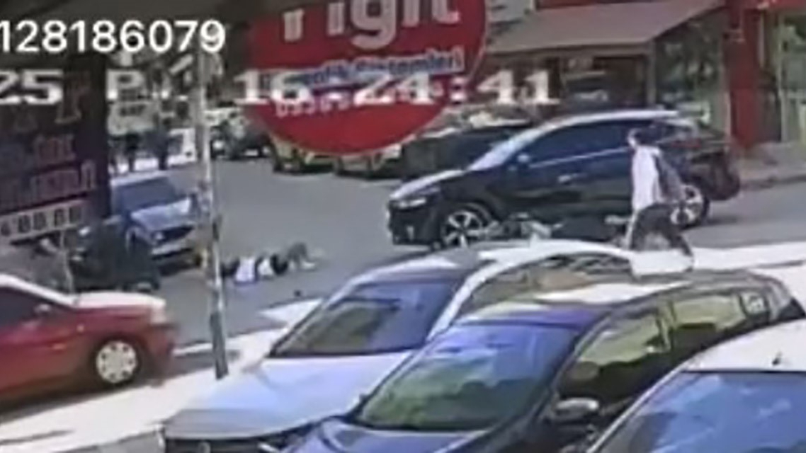 Motosiklet ve otomobil çarpıştı