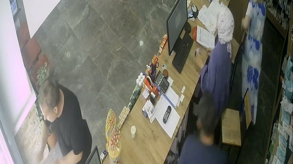 Bursa'da vatandaşların depremden kaçış anı kameralara yansıdı