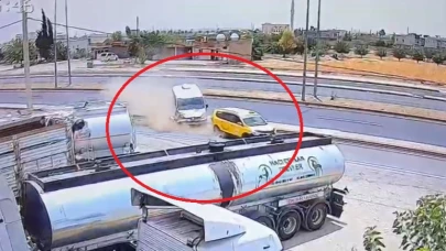 Minibüs ile taksi çarpıştı: 2 yaralı
