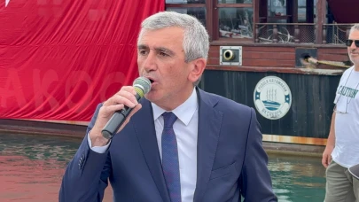 Denizde saygı duruşu büyük alkış aldı