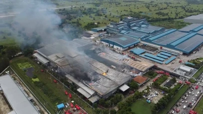 Tayland'da kağıt fabrikasında yangın!