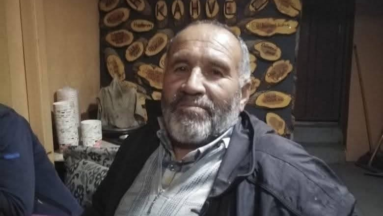 Orman işçisi kestiği ağacın altında kaldı