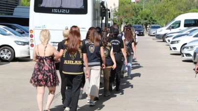 Fuhuş bahanesiyle çağırdıkları kişileri gasp ettiler!
