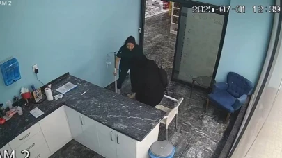 Bursa'daki depremde yürekleri ısıtan anlar! Köpeği içeride bırakmadılar