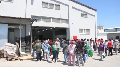 Depremin ardından fabrikanın tavanı çöktü: 3 yaralı