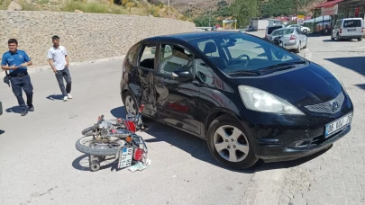 Otomobil ile motosiklet çarpıştı: 2 yaralı