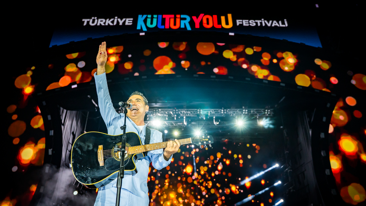 Bursa Kültür Yolu Festivali'nde Ferhat Göçer rüzgarı