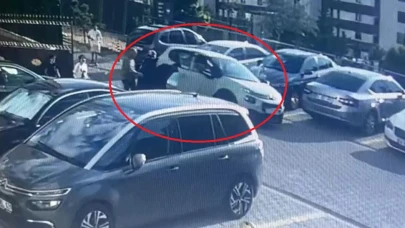 Ankara'da kontrolden çıkan otomobil çifte çarptı!