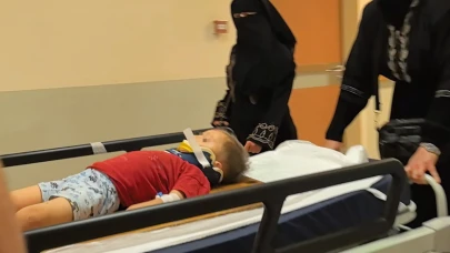 İnegöl'de balkondan düşen 3 yaşındaki çocuk ağır yaralandı