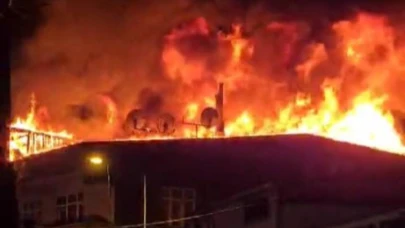 Gaziosmanpaşa’da 3 katlı binanın çatısı yandı