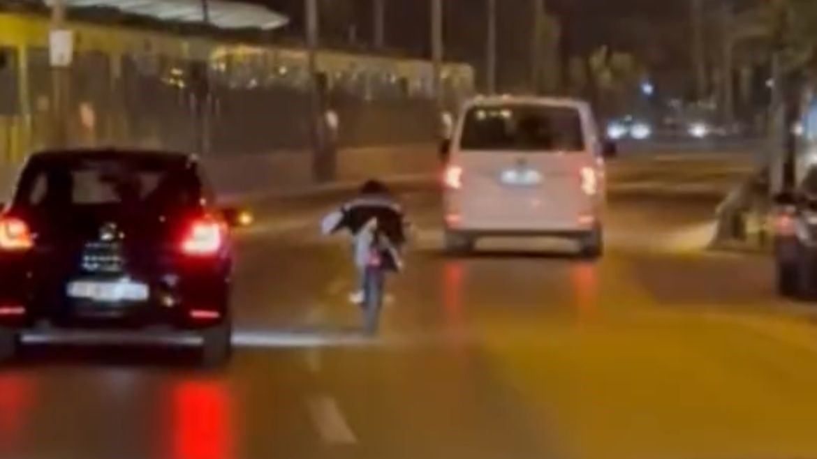 Bursa'da iki motosikletliden trafikte akıl almaz hareketler