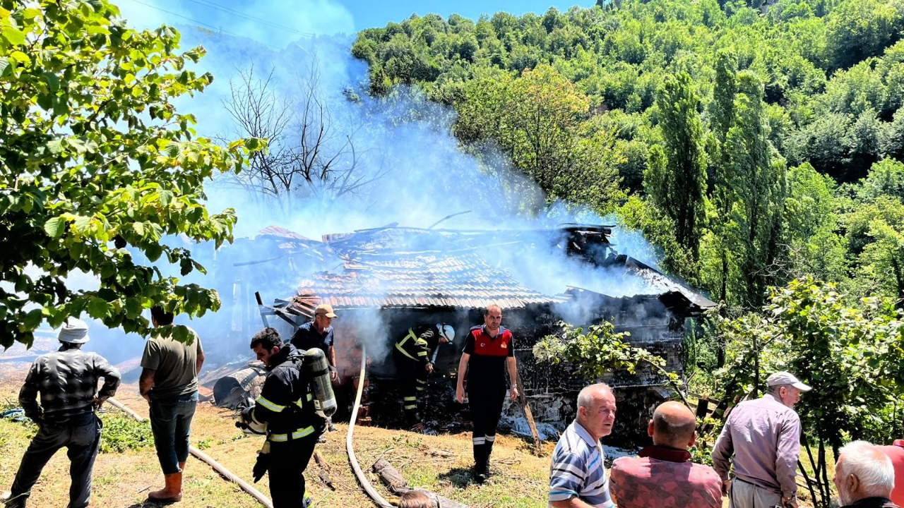 Kömürlük alev aldı!