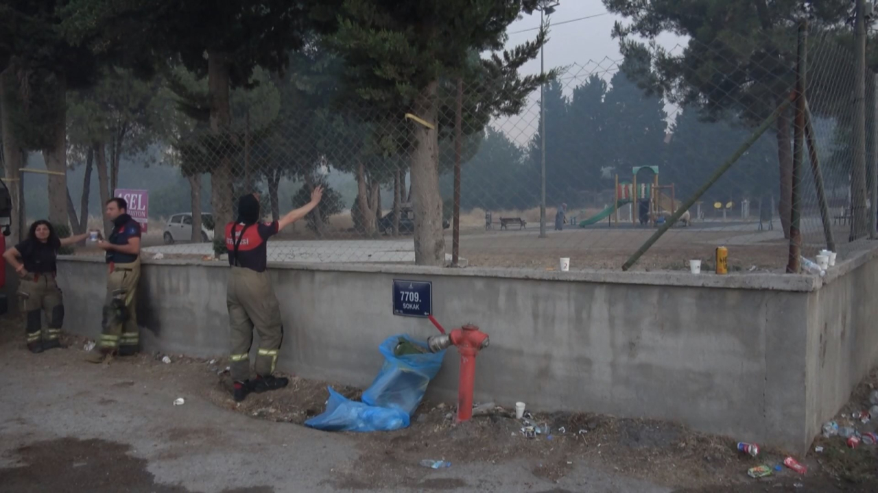 İzmir Buca'da orman yangını 15'inci saatinde!