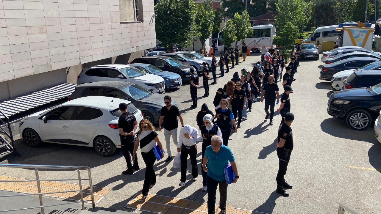 Eskişehir'de fuhuş operasyonu; 19 gözaltı