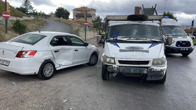 Sivas'ta trafik kazası: 3 yaralı