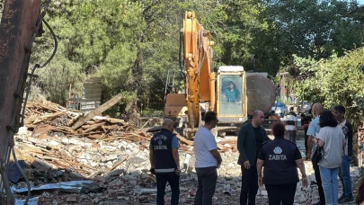 İstanbul'da faciadan dönüldü: 11 katlı bina yıkım sırasında çöktü