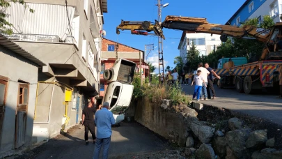 Park halindeki kamyonet hareket ederek 8 yaşındaki çocuğa çarptı