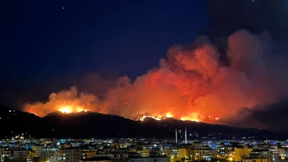 Hatay’daki orman yangınında alevler gökyüzünü aydınlattı