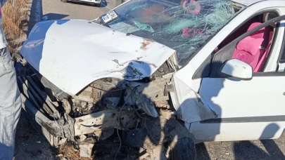 Otomobil ile motosiklet çarpıştı! 2 yaralı