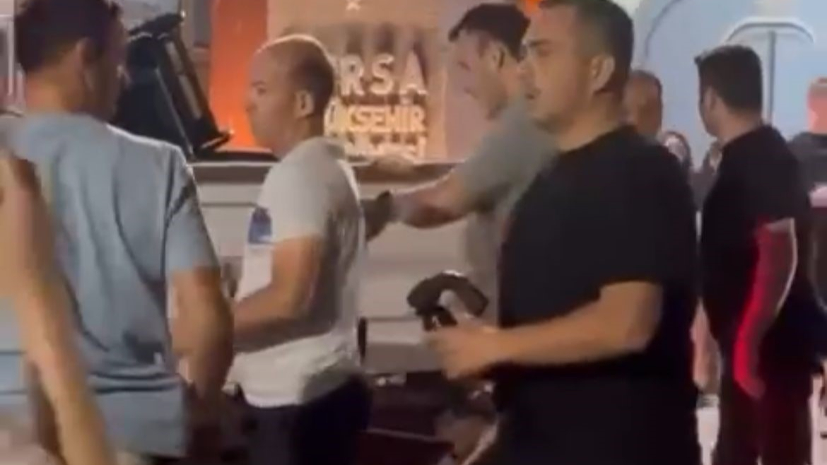 Mudanya sahilinde seyyar satıcılar ile zabıta arasında gerginlik