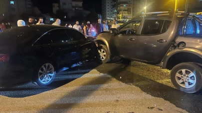 Otomobil ile pikap çarpıştı! 6 yaralı