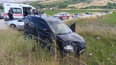 Samsun’da otomobil ile hafif ticari araç çarpıştı: 2 yaralı