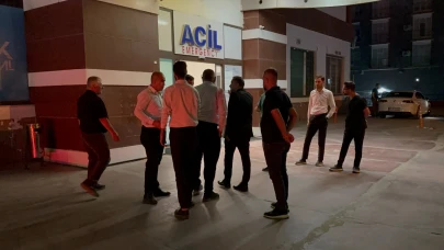 CHP Grup Başkanvekili Murat Emir Adıyaman'da sahneden düştü