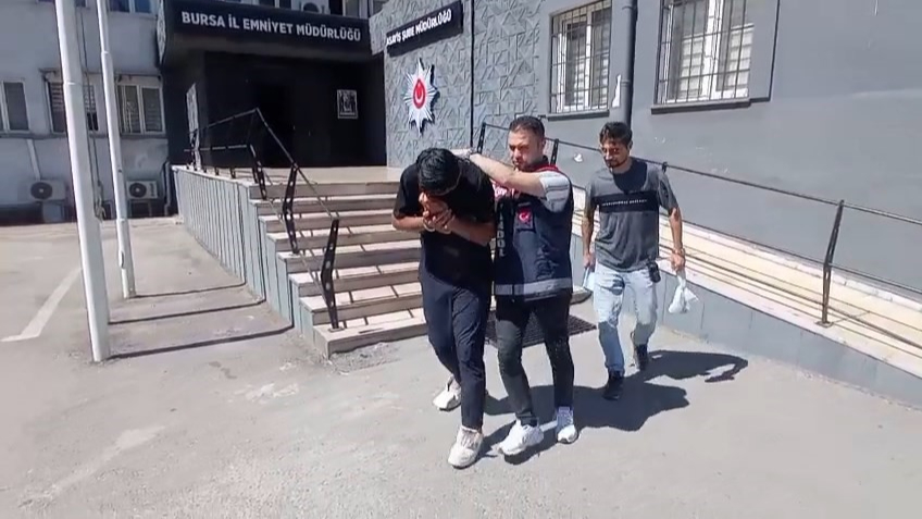 Bursa'da yaşlı kadın oğlu sandığı dolandırıcıya 672 bin lira kaptırdı