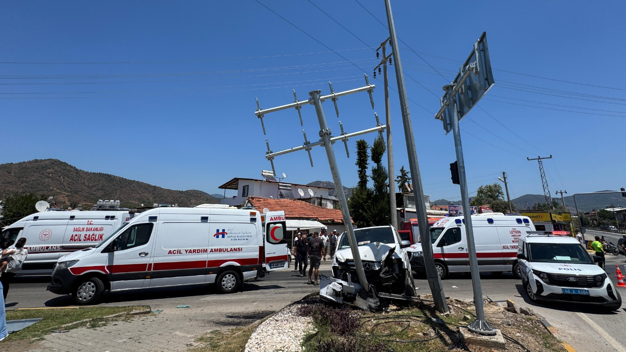 Fethiye'de trafik kazasında 11 kişi yaralandı!