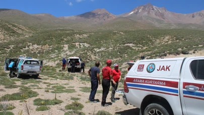 Erciyes'te yaralanan 2 dağcı mahsur kaldı