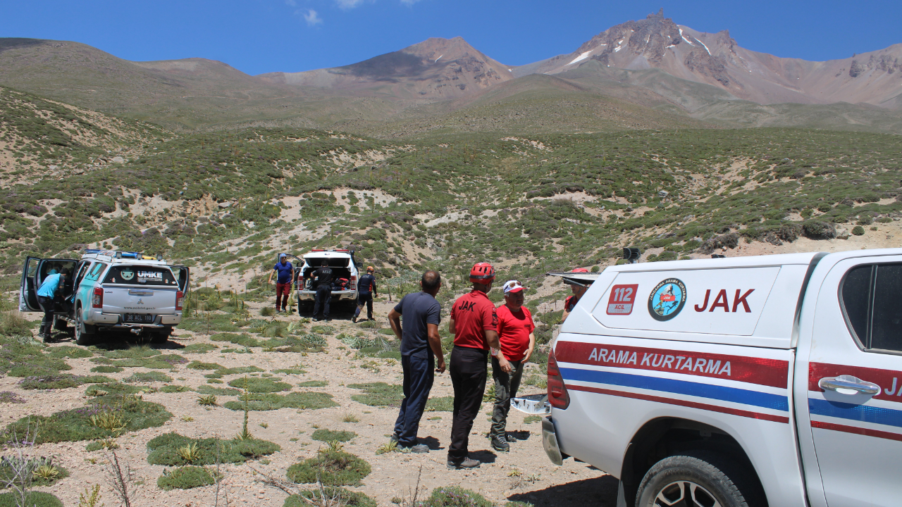 Erciyes'te yaralanan 2 dağcı mahsur kaldı