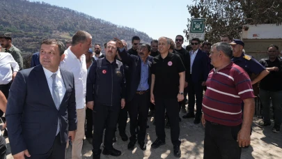 Bakan Yerlikaya'dan İzmir’de yanan köylere ziyaret