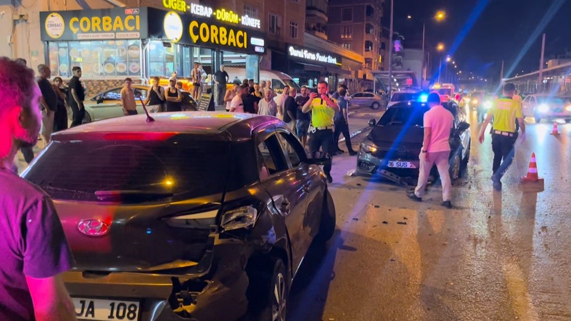 Bursa'da alkollü sürücü makas atarken kaza yaptı! 2 yaralı