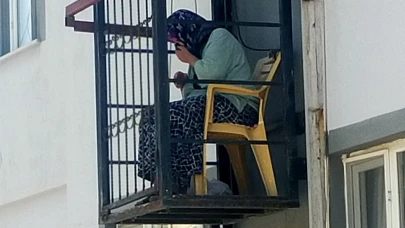 Yaşlı kadın asansörde mahsur kaldı