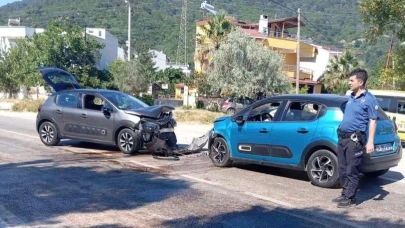 Kafa kafaya çarpan iki araçta 5 yaralı!
