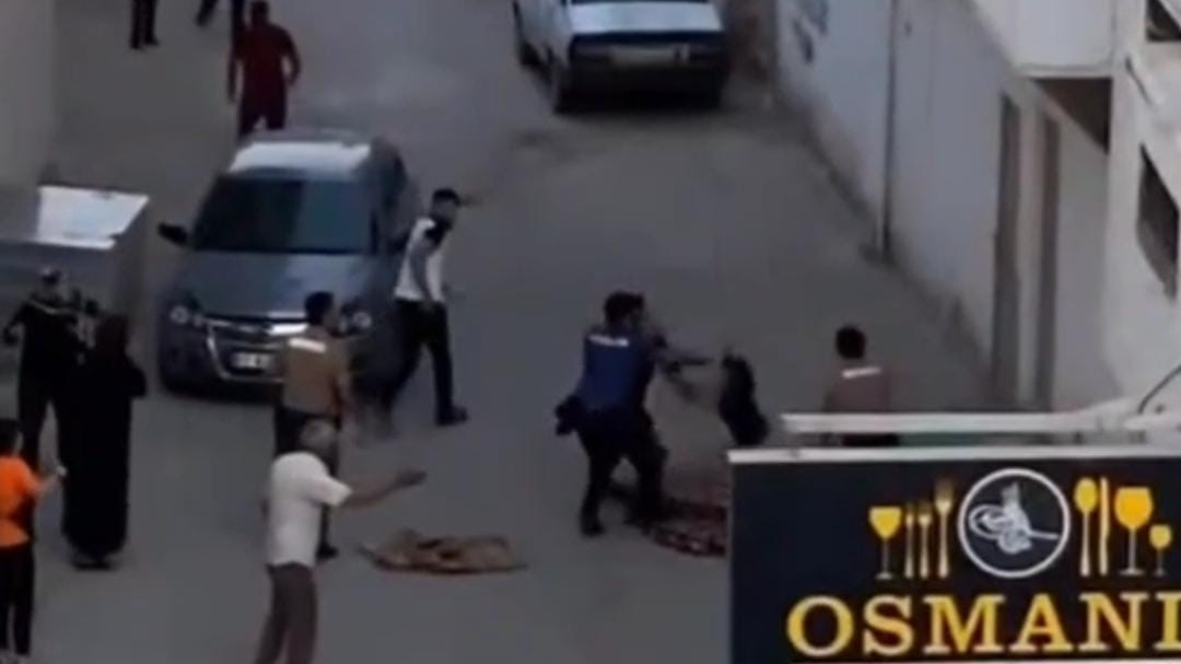Küçük kız pencereden atladı