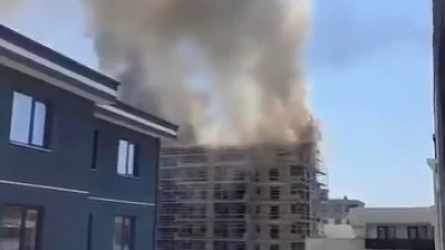 İnşaatta yangın çıktı! Sokağı siyah duman sardı