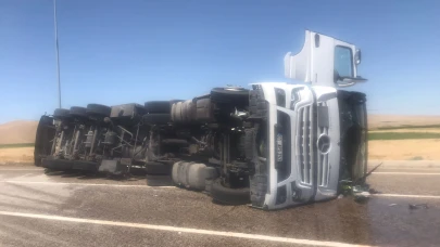 Malatya'da tanker devrildi: 1 yaralı