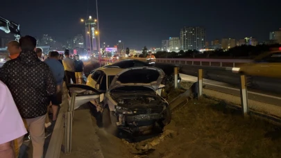Beylikdüzü’nde makas faciası! Otomobiller yol ayrımındaki boşluğa düştü